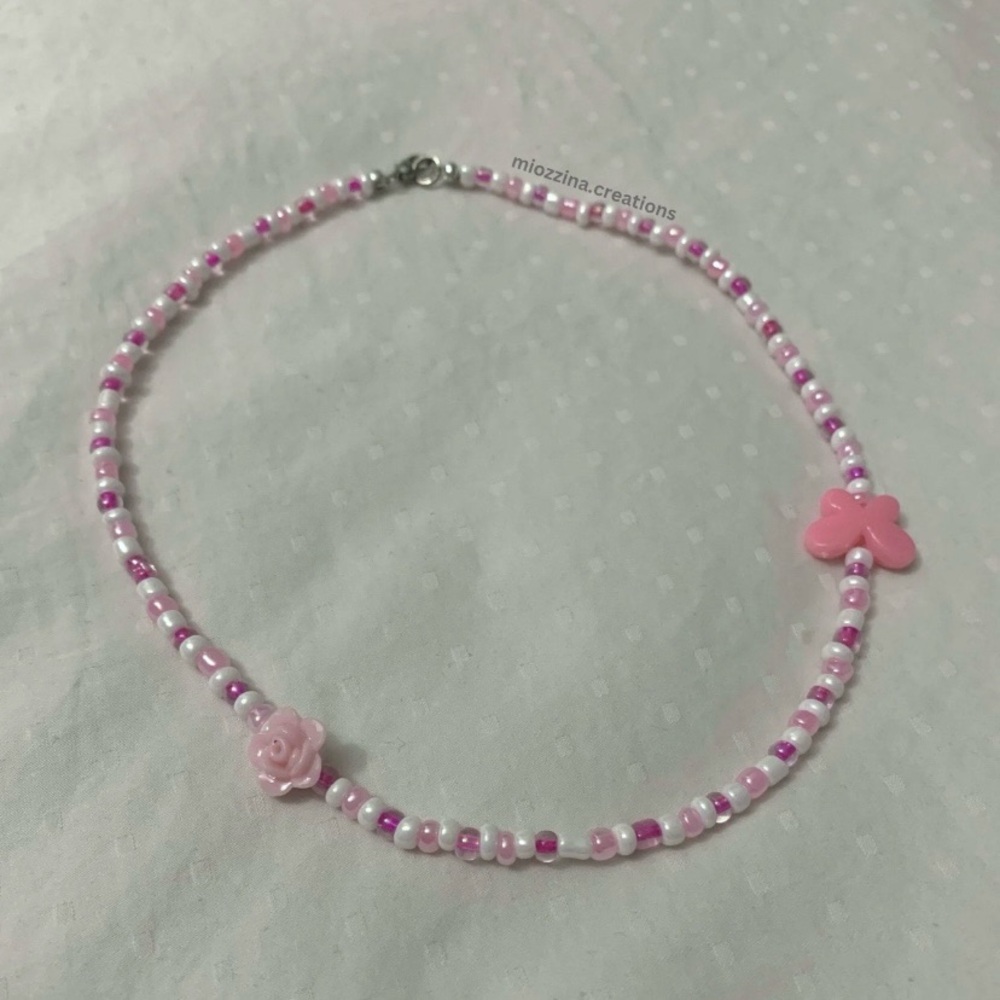 5/$20 ENTIRE SHOP CLEARANCE Rose beaded necklace 🩷 pink aesthetic